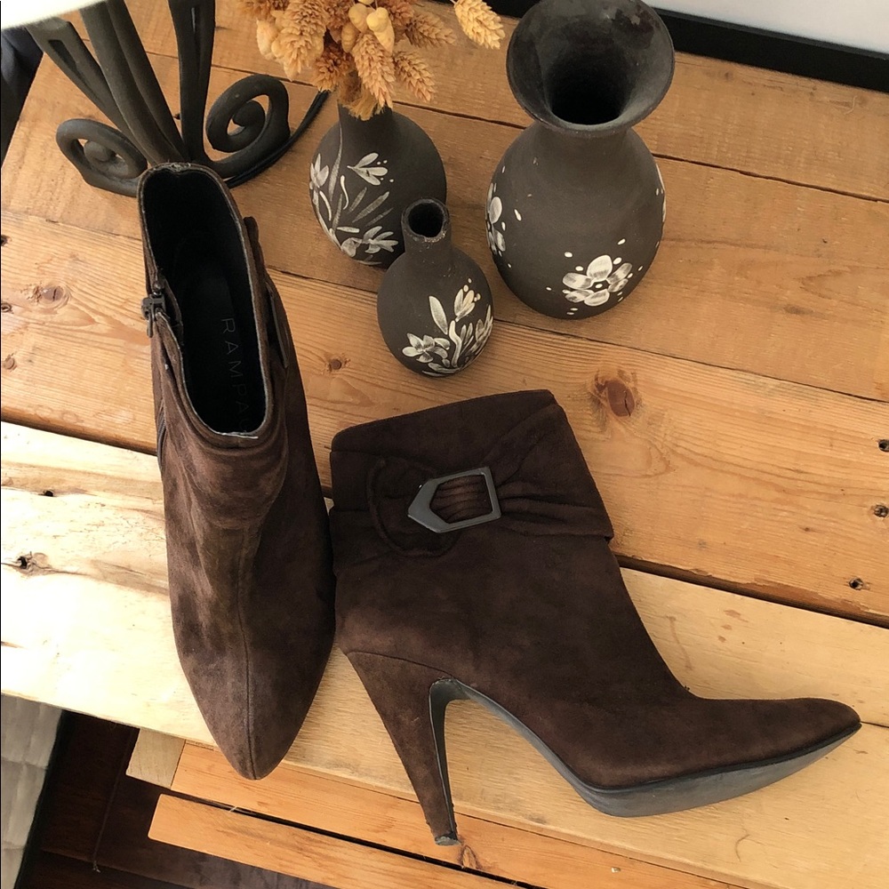 Size 7.5 rampage suede with bow and side zipper